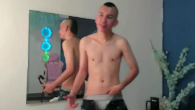 Snapshot of Rowan_Cley chatting on 30, 5, 2026 Rowan Cley online show from 30, 5, 2026