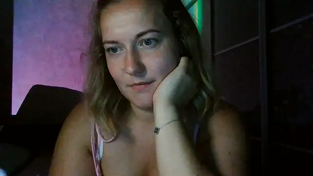 Snapshot of TinaKittyX chatting on 28, 7, 2026 TinaKittyX online show from 28, 7, 2026
