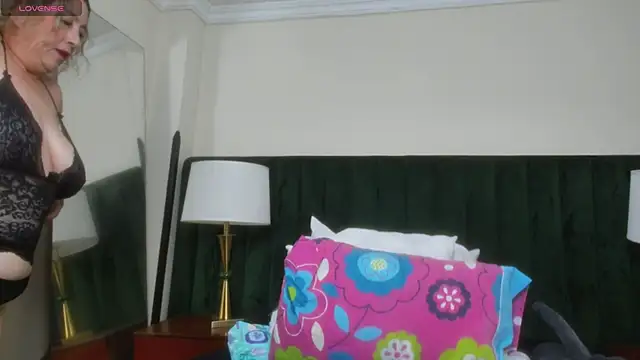 RoxanneSquirt online show from 15, 5, 2026