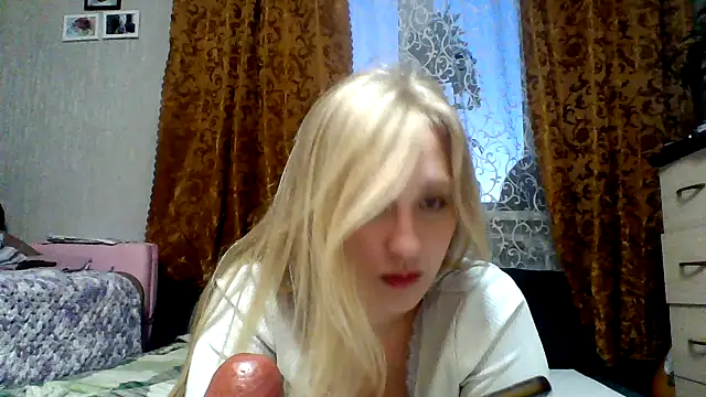Snapshot of IsOlli chatting on 3, 6, 2026 IsOlli online show from 3, 6, 2026