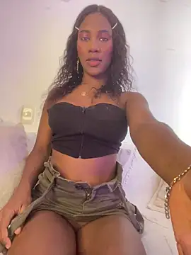 Snapshot of LucianaM_13 chatting on 14, 4, 2026 LucianaM 13 online show from 14, 4, 2026