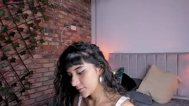 Snapshot of Hanna_Clark__ chatting on 4, 5, 2026 Hanna Clark online show from 4, 5, 2026