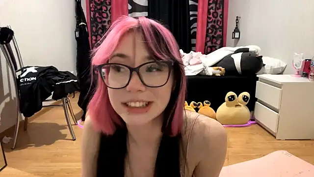 Snapshot of WifeAileen chatting on 28, 4, 2026 WifeAileen online show from 28, 4, 2026