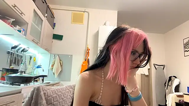 Snapshot of WifeAileen chatting on 19, 5, 2026 WifeAileen online show from 19, 5, 2026