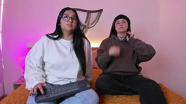 Elisa n Emma online show from 1, 4, 2026