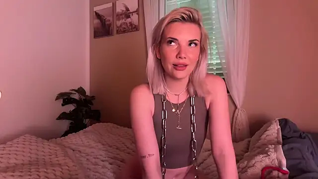 Foxy  Bite online show from 11, 4, 2026
