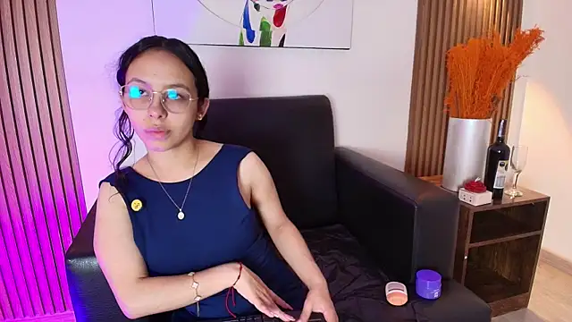 Snapshot of DaphneValucci chatting on 1, 5, 2026 DaphneValucci online show from 1, 5, 2026
