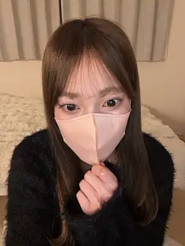 Snapshot of liz_05 chatting on 27, 4, 2026 liz 05 online show from 27, 4, 2026