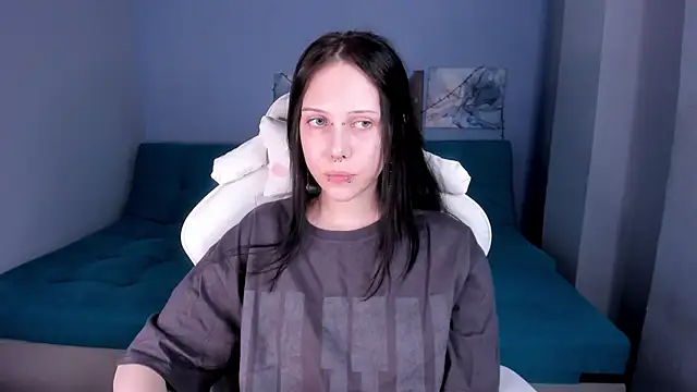 SugarBunny18 online show from 13, 6, 2026