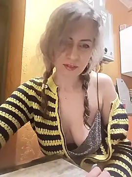 TaynaSecret online show from 7, 4, 2026