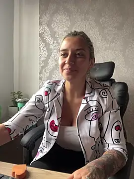 Snapshot of Isabella_varella- chatting on 18, 6, 2026 Isabella varella- online show from 18, 6, 2026