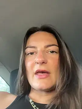 MiaLovesxxx online show from 4, 7, 2026