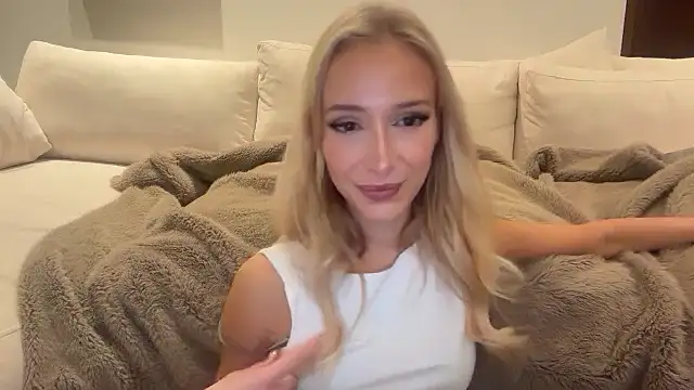 Snapshot of ambrefleurxx chatting on 6, 5, 2026 ambrefleurxx online show from 6, 5, 2026