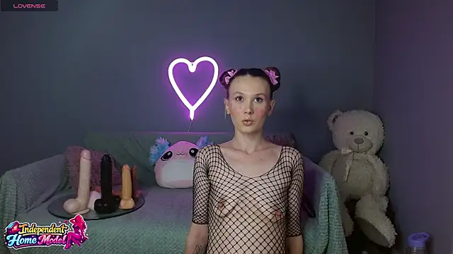 Snapshot of Bea_doll chatting on 4, 4, 2026 Bea doll online show from 4, 4, 2026