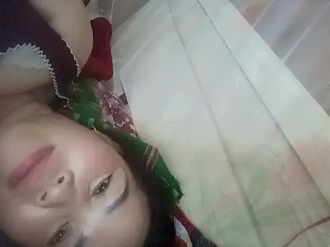 Snapshot of -Luni- chatting on 11, 5, 2026 -Luni- online show from 11, 5, 2026