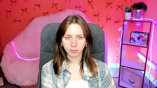 Snapshot of MeganClapp chatting on 9, 5, 2026 MeganClapp online show from 9, 5, 2026