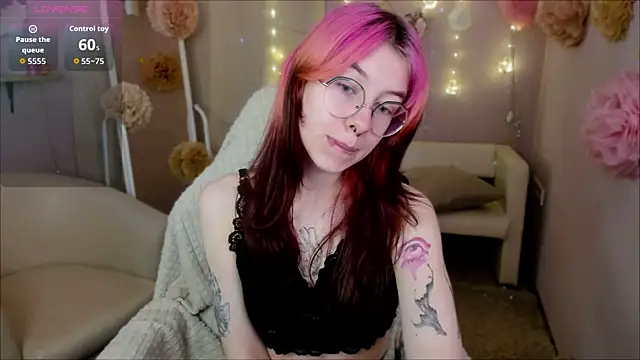 Snapshot of Alice_Nyx chatting on 15, 5, 2026 Alice Nyx online show from 15, 5, 2026