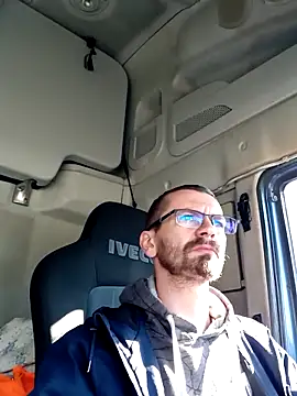 jozsi1995 online show from 9, 4, 2026