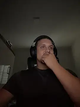 Snapshot of Rossi144Hzz chatting on 4, 4, 2026 Rossi144Hzz online show from 4, 4, 2026