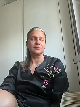 Snapshot of SweetLilTrouble chatting on 3, 5, 2026 SweetLilTrouble online show from 3, 5, 2026