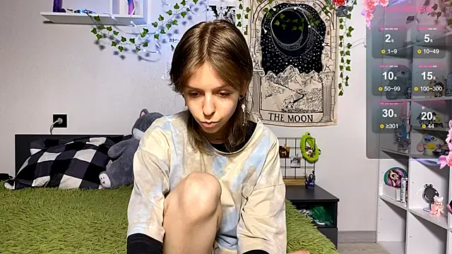 Snapshot of LunaBless chatting on 9, 4, 2026 LunaBless online show from 9, 4, 2026