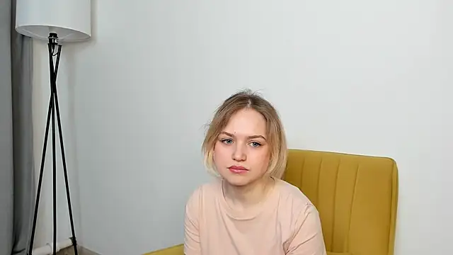 Snapshot of RoxieKaus chatting on 6, 4, 2026 RoxieKaus online show from 6, 4, 2026