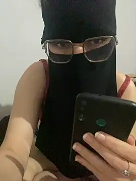 Snapshot of Riham_ri chatting on 10, 4, 2026 Riham ri online show from 10, 4, 2026