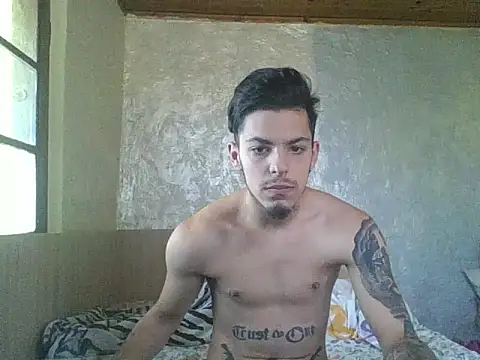 Snapshot of robertmrn112 chatting on 18, 5, 2026 robertmrn112 online show from 18, 5, 2026