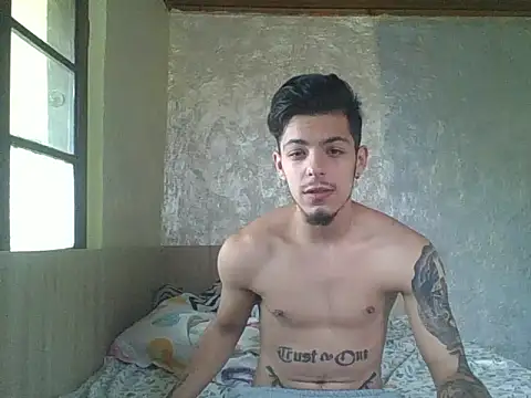 Snapshot of robertmrn112 chatting on 19, 5, 2026 robertmrn112 online show from 19, 5, 2026