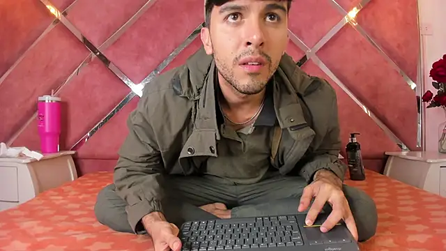Snapshot of RodrigoColby2 chatting on 8, 5, 2026 RodrigoColby2 online show from 8, 5, 2026