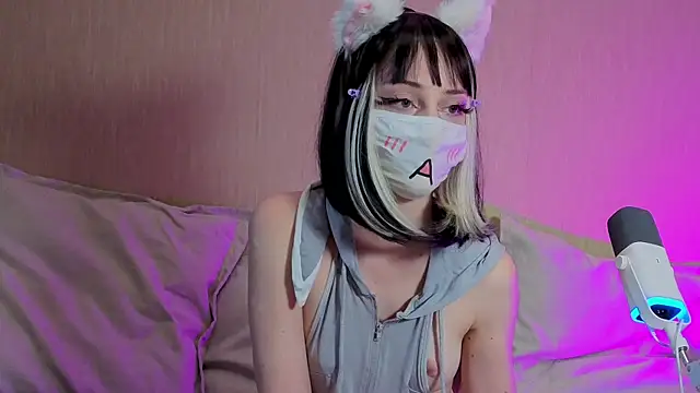 LunaNyanmi online show from 26, 6, 2026