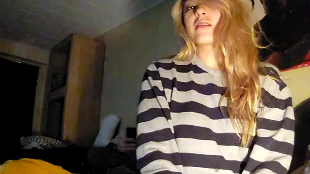 Snapshot of SilvyDiamond chatting on 13, 4, 2026 SilvyDiamond online show from 13, 4, 2026