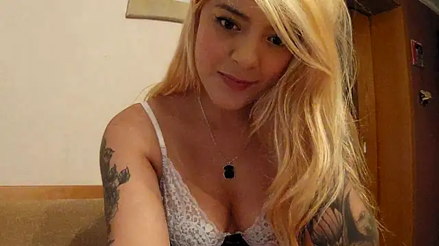 Snapshot of SilvyDiamond chatting on 11, 5, 2026 SilvyDiamond online show from 11, 5, 2026