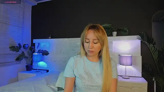 Snapshot of angelina_hilton chatting on 30, 6, 2026 angelina hilton online show from 30, 6, 2026