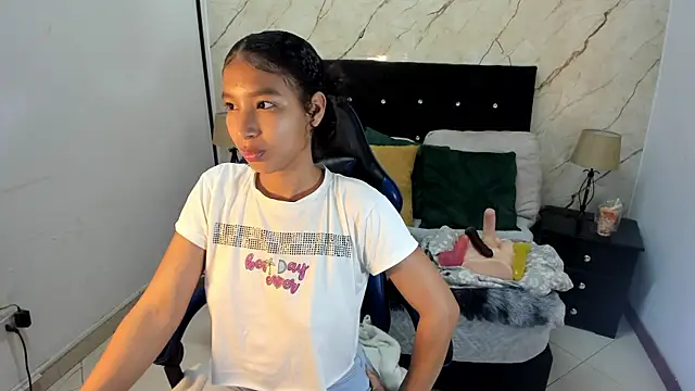 hasley cute online show from 20, 5, 2026