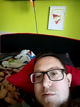 Snapshot of zsolt1910 chatting on 3, 5, 2026 zsolt1910 online show from 3, 5, 2026