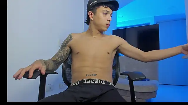 Snapshot of ZAndrew_Gold chatting on 14, 6, 2026 ZAndrew Gold online show from 14, 6, 2026
