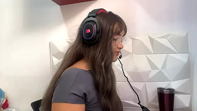 Snapshot of IsisValentine chatting on 10, 4, 2026 IsisValentine online show from 10, 4, 2026