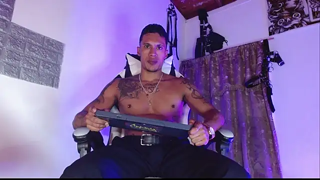 DARK BLACK 0 online show from 13, 6, 2026
