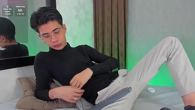 Snapshot of youn_rider chatting on 23, 4, 2026 youn rider online show from 23, 4, 2026