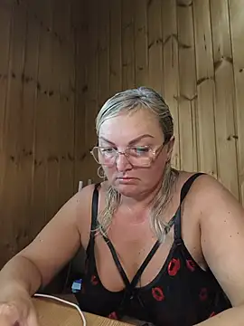 White-Chocolatte online show from 6, 7, 2026