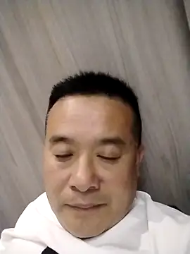 Snapshot of LL-2026xxx chatting on 24, 4, 2026 LL-2026xxx online show from 24, 4, 2026