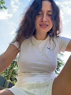 KarolDolly05 online show from 9, 6, 2026
