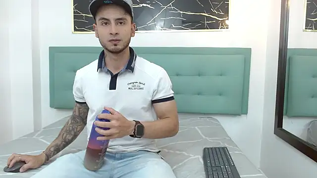 Snapshot of PowerLustX chatting on 25, 4, 2026 PowerLustX online show from 25, 4, 2026