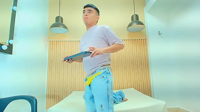 Snapshot of THIAM_KELLER1 chatting on 8, 4, 2026 THIAM KELLER1 online show from 8, 4, 2026