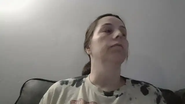 Snapshot of lily1982 chatting on 23, 4, 2026 lily1982 online show from 23, 4, 2026