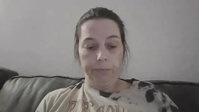 Snapshot of lily1982 chatting on 24, 4, 2026 lily1982 online show from 24, 4, 2026