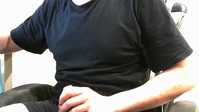 Snapshot of BiBoyforyou1 chatting on 5, 5, 2026 BiBoyforyou1 online show from 5, 5, 2026