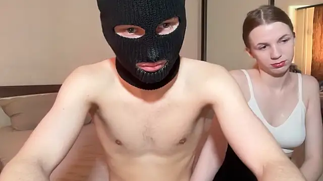 HotBabyCouple  online show from 17, 4, 2026