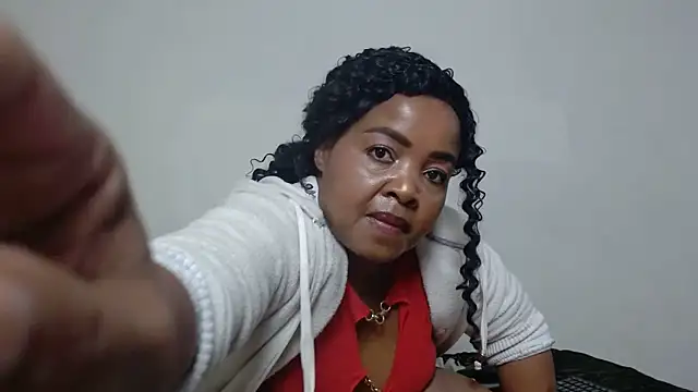CaramelBaddie16 online show from 18, 6, 2026